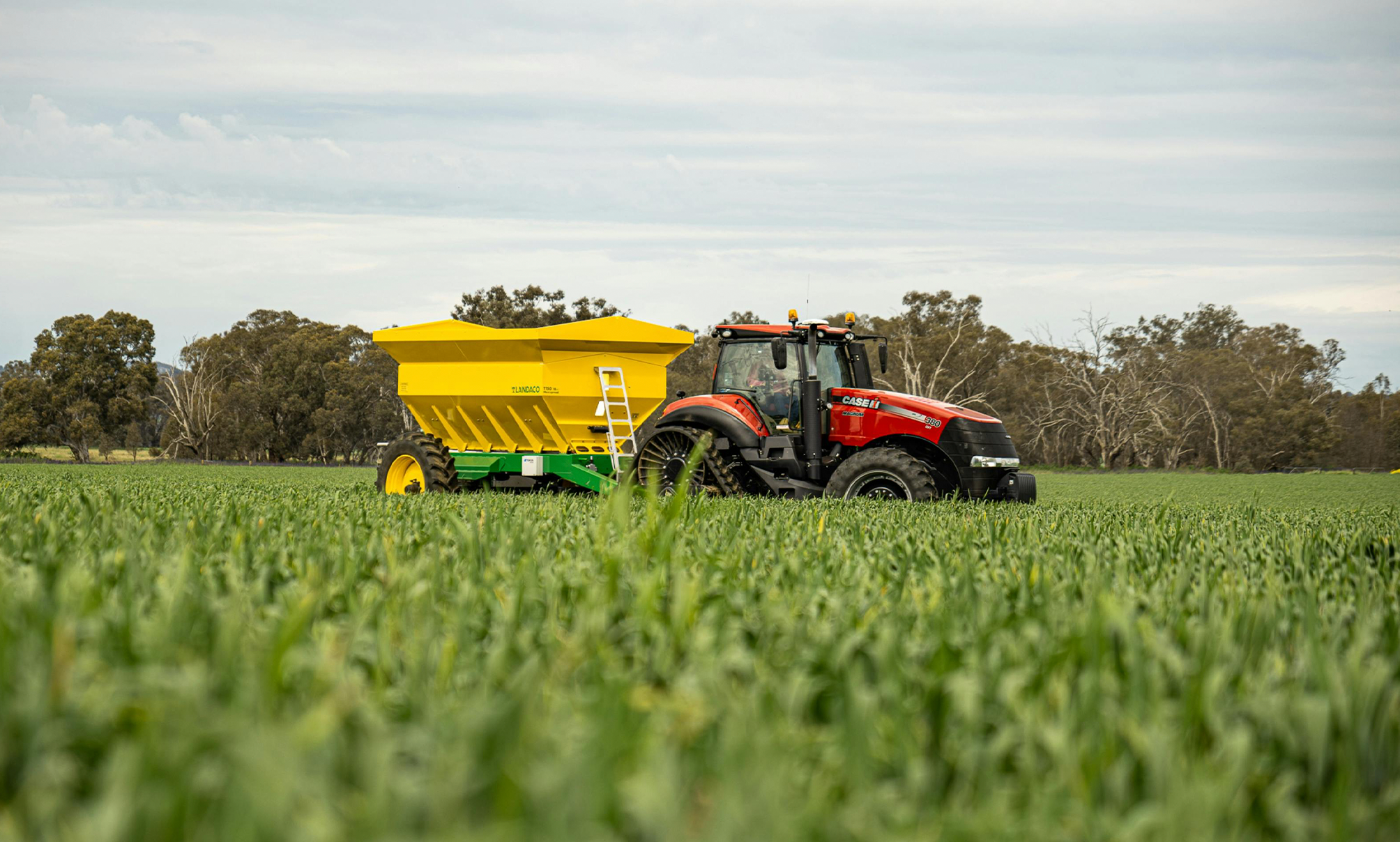 Pneus neufs ou pneus d'occasion : quel est le meilleur choix pour votre tracteur ?