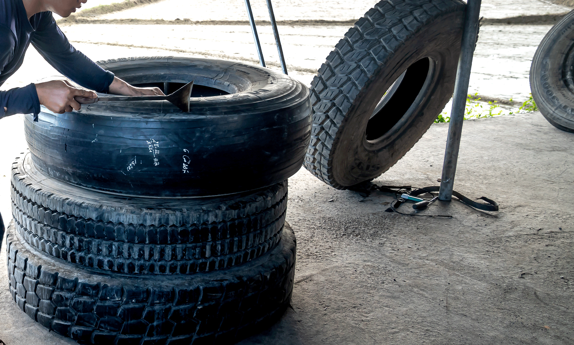 Allonger la durée de vie de ses pneus : Rechapage ou recreusage ?